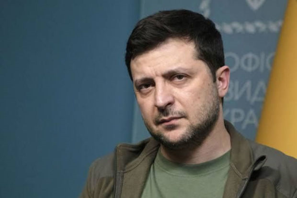 Zelenski: “İstəyirlər ki, diz üstə çöküb su və çörəyi işğalçının əlindən götürək”